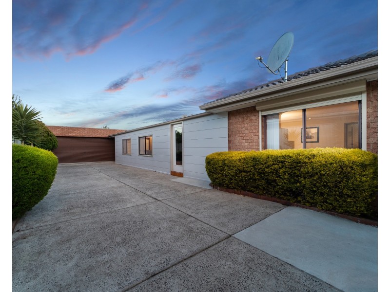 14 Poltava Walk, Delahey VIC 3037