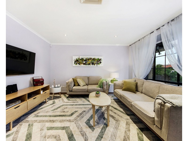 27 Anakie Walk, Delahey VIC 3037