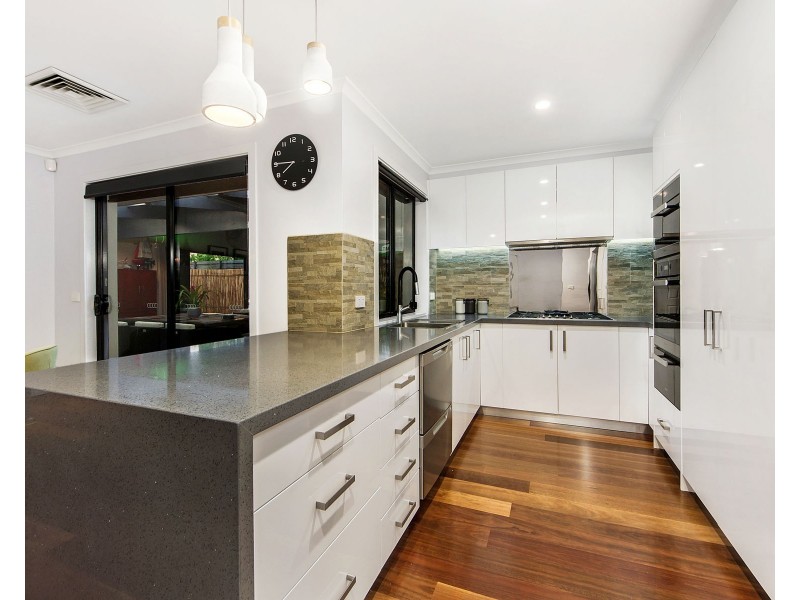 27 Anakie Walk, Delahey VIC 3037