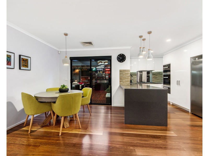 27 Anakie Walk, Delahey VIC 3037