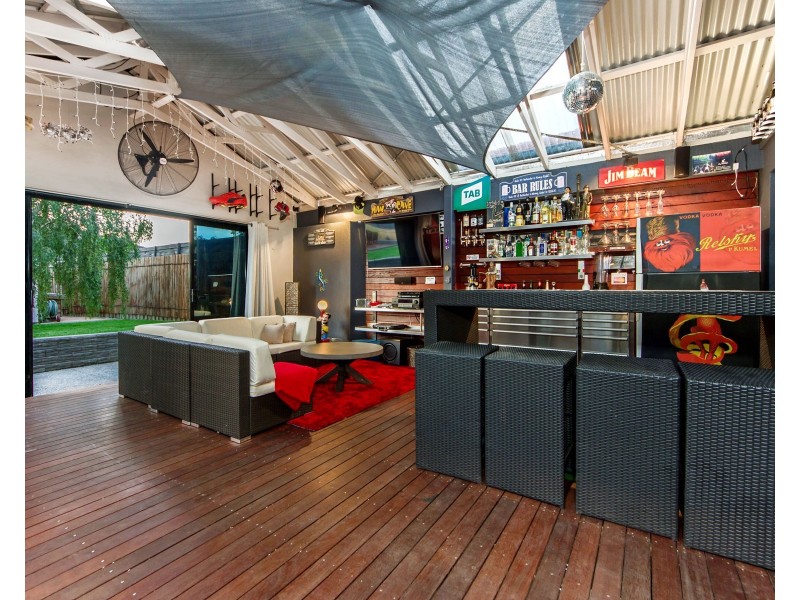 27 Anakie Walk, Delahey VIC 3037