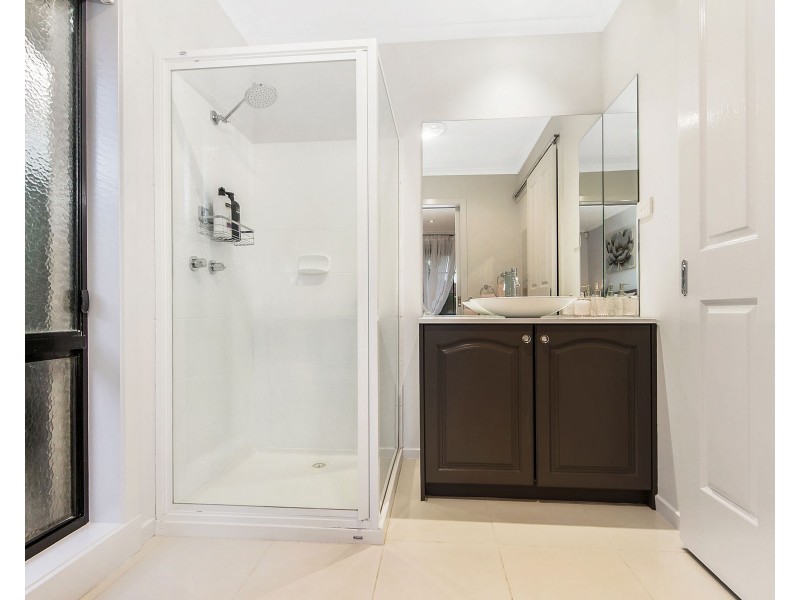 27 Anakie Walk, Delahey VIC 3037