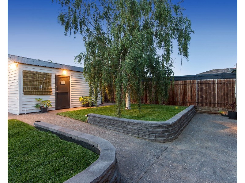 27 Anakie Walk, Delahey VIC 3037