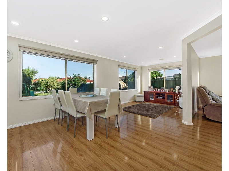 10 Rogers Close, Burnside VIC 3023