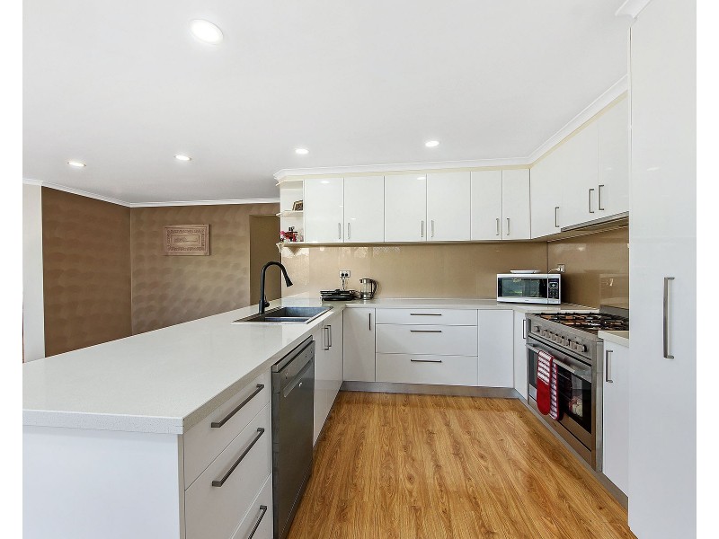10 Rogers Close, Burnside VIC 3023