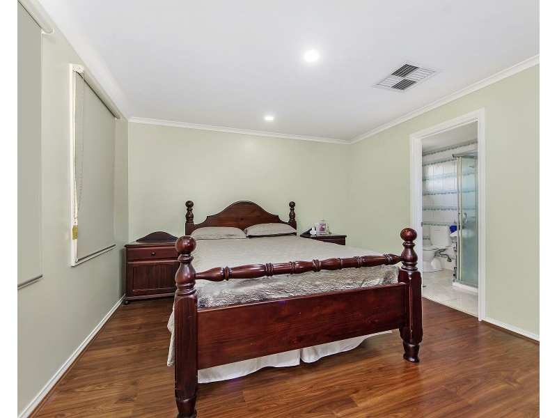 10 Rogers Close, Burnside VIC 3023