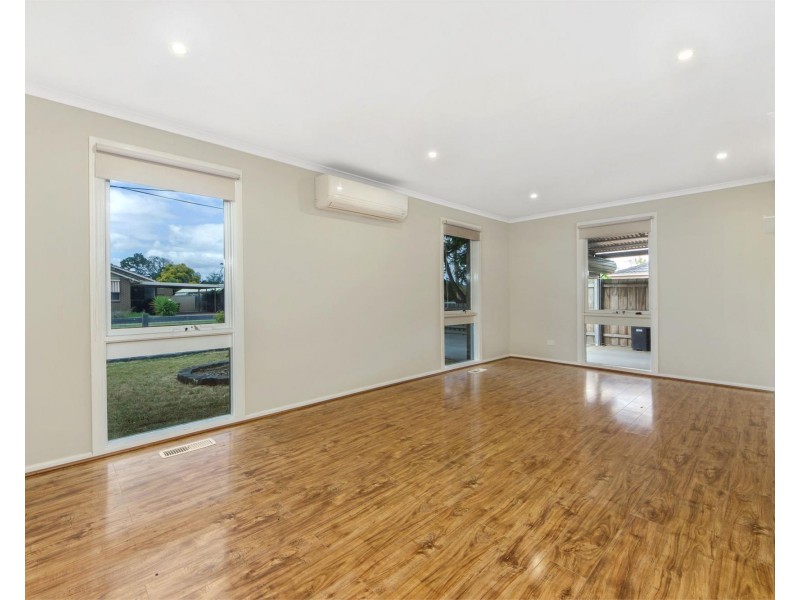 2 Bernard Drive, Melton South VIC 3338