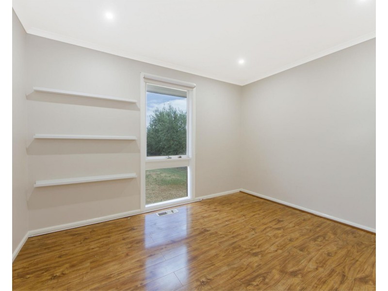 2 Bernard Drive, Melton South VIC 3338