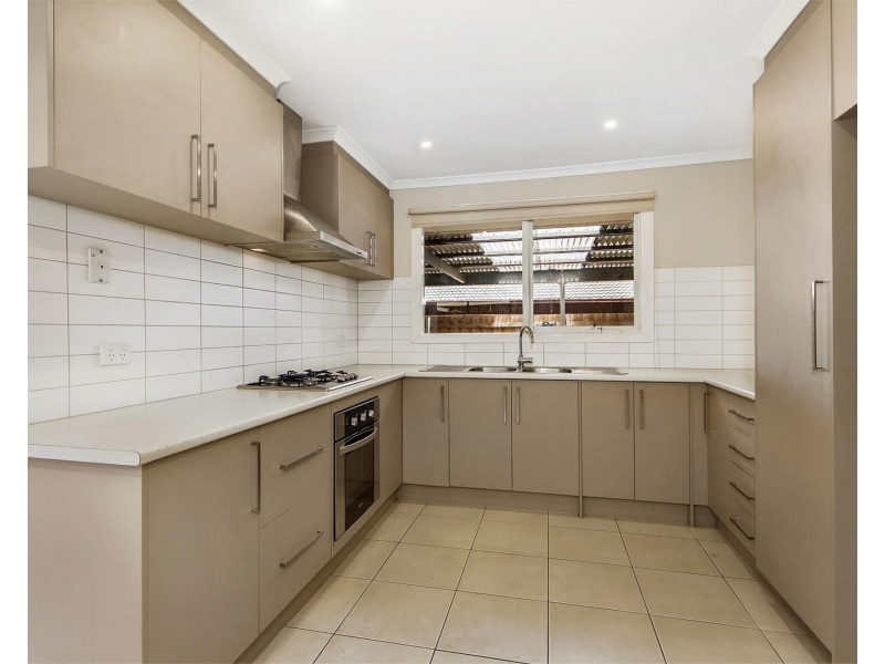 2 Bernard Drive, Melton South VIC 3338