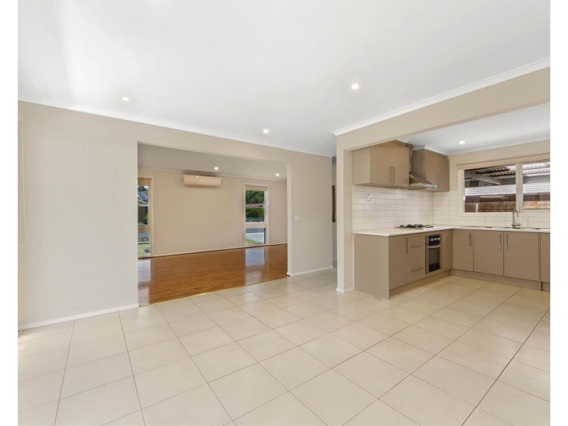 2 Bernard Drive, Melton South VIC 3338