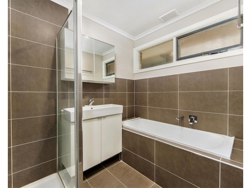 2 Bernard Drive, Melton South VIC 3338