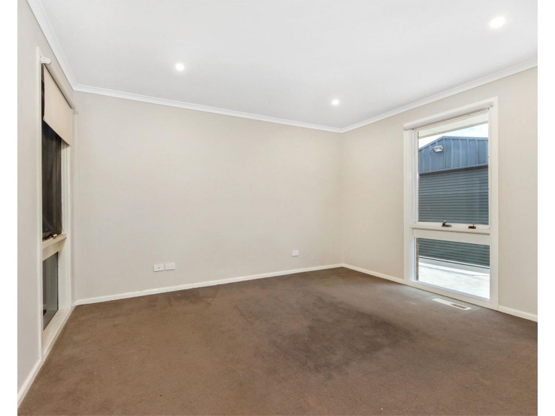 2 Bernard Drive, Melton South VIC 3338