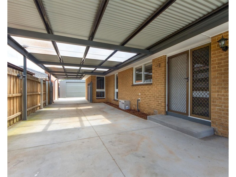2 Bernard Drive, Melton South VIC 3338