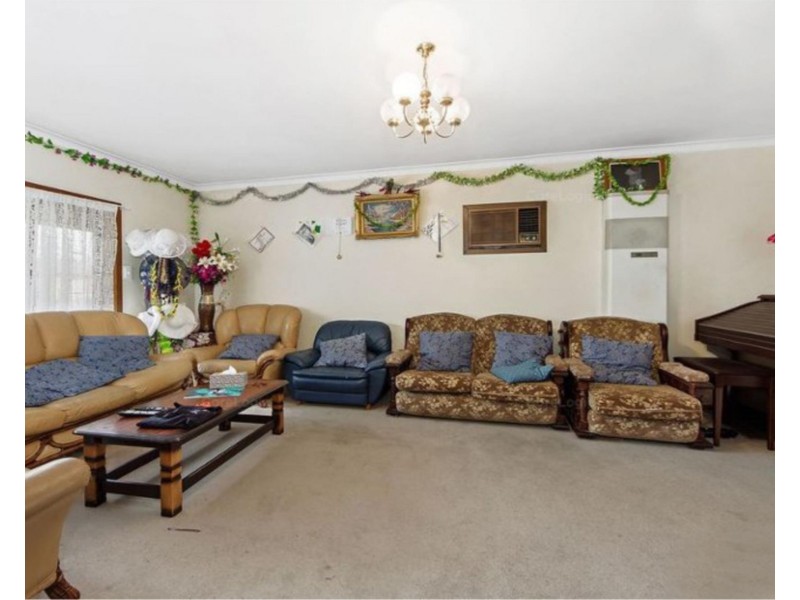 14 Douglas Avenue, St Albans VIC 3021
