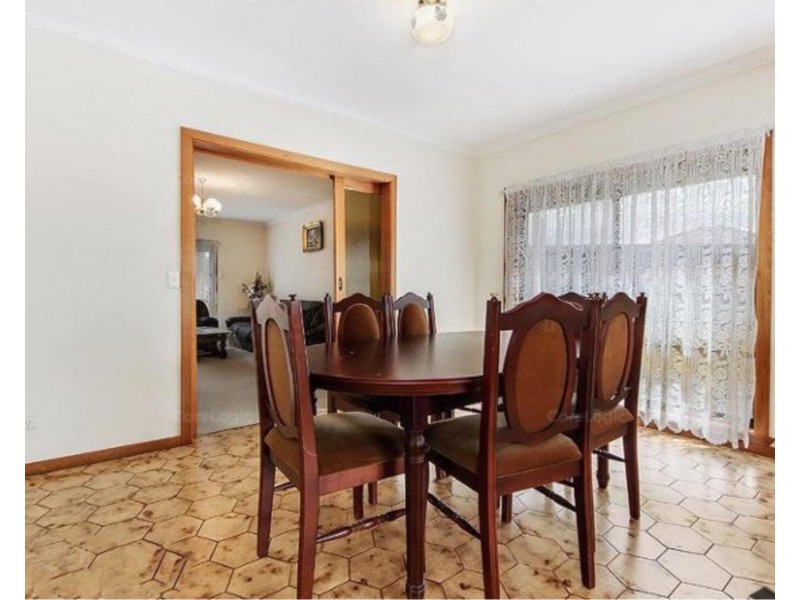 14 Douglas Avenue, St Albans VIC 3021