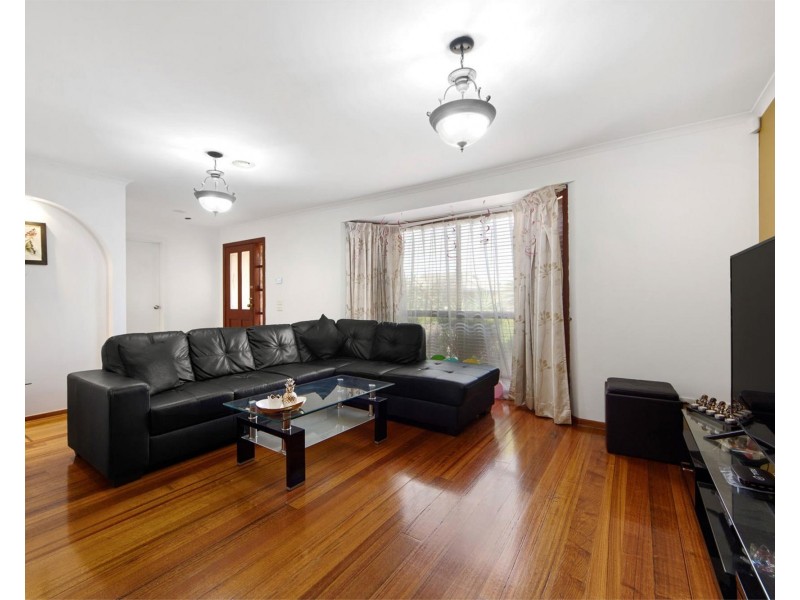 16 Poltava Walk, Delahey VIC 3037