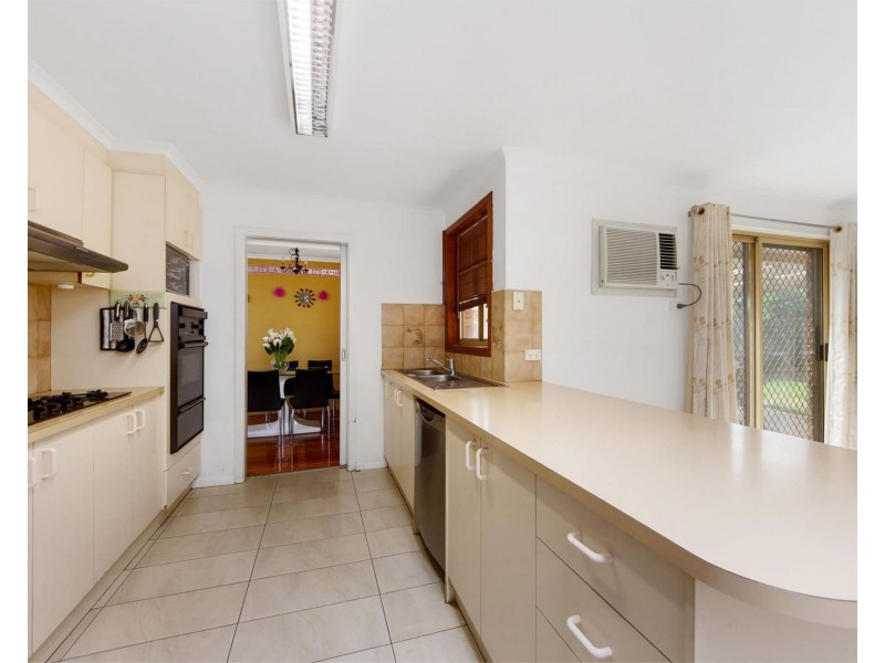 16 Poltava Walk, Delahey VIC 3037