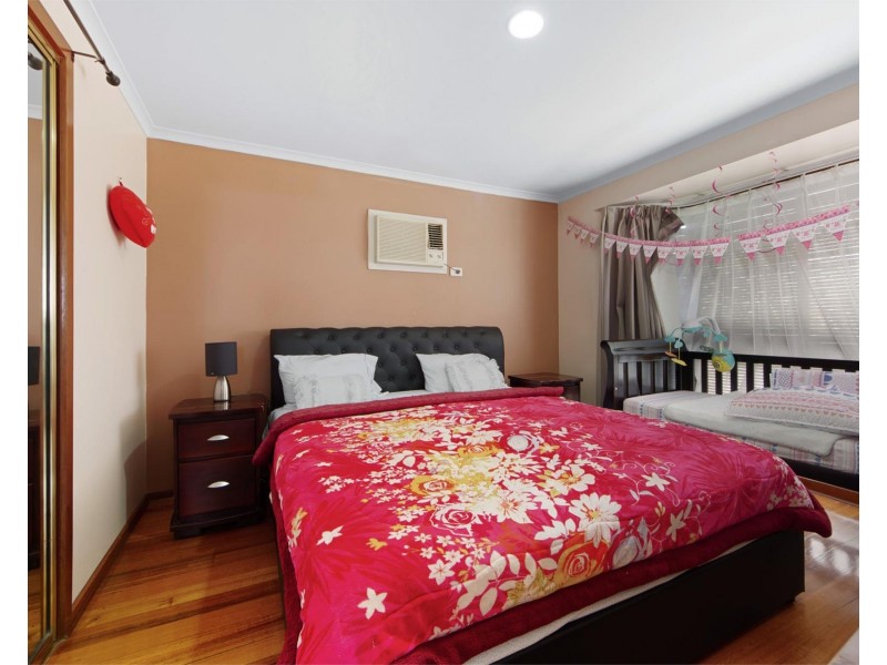 16 Poltava Walk, Delahey VIC 3037