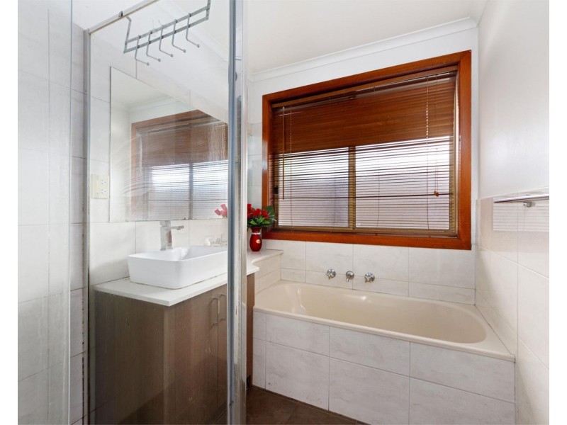 16 Poltava Walk, Delahey VIC 3037