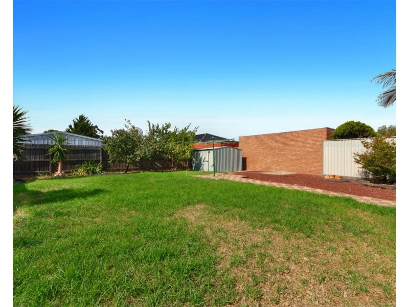 16 Poltava Walk, Delahey VIC 3037