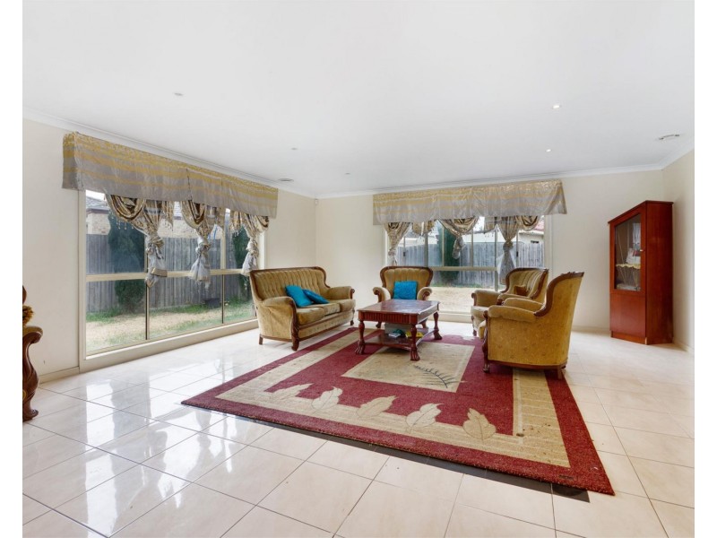 2 Latrobe Terrace, Taylors Hill VIC 3037