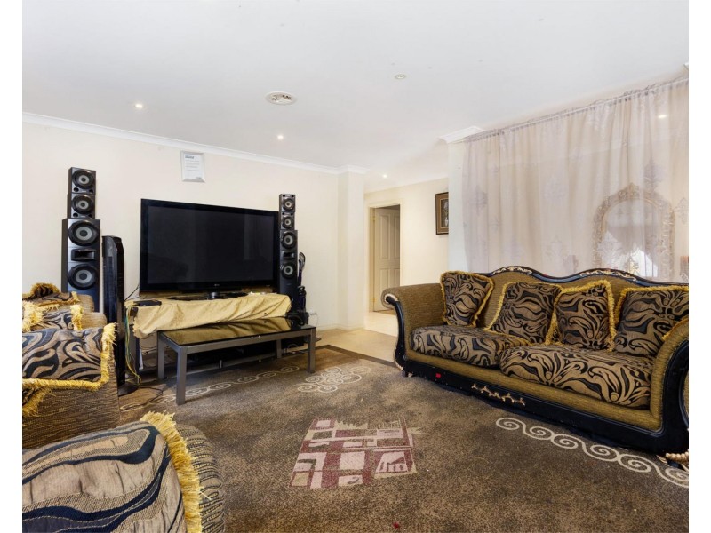 2 Latrobe Terrace, Taylors Hill VIC 3037