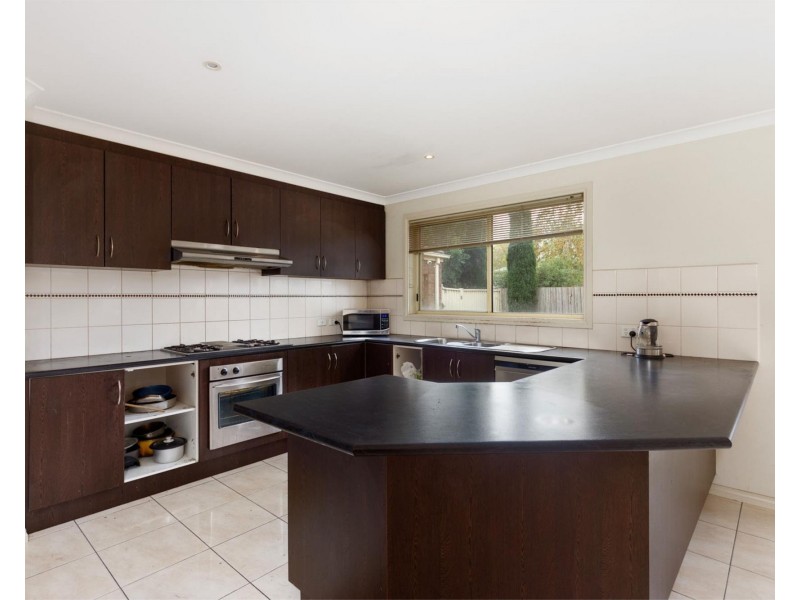 2 Latrobe Terrace, Taylors Hill VIC 3037