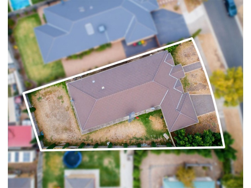 2 Latrobe Terrace, Taylors Hill VIC 3037