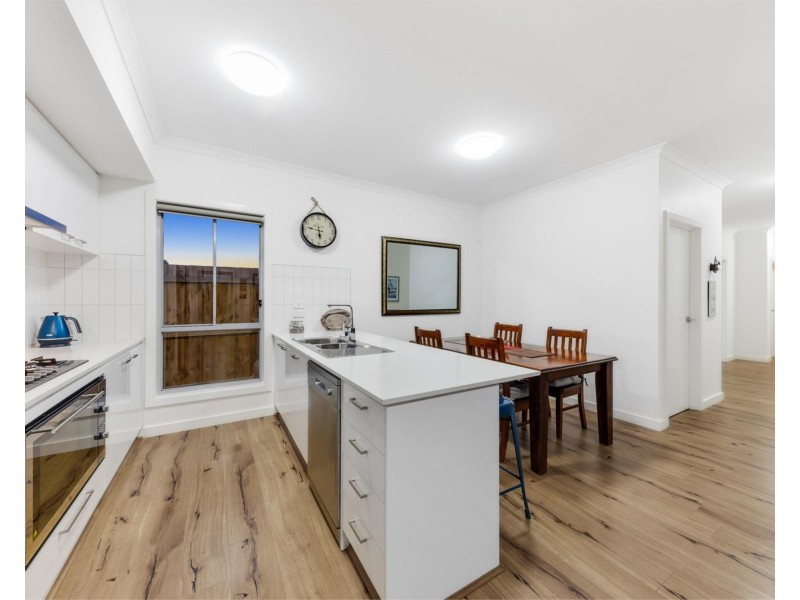 18 Lam Way, Brookfield VIC 3338