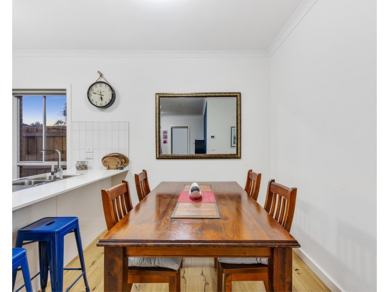 18 Lam Way, Brookfield VIC 3338