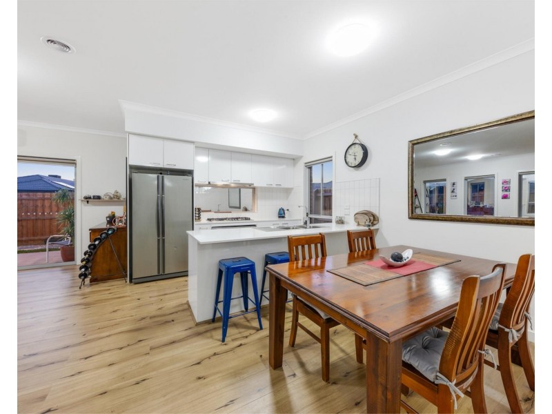 18 Lam Way, Brookfield VIC 3338