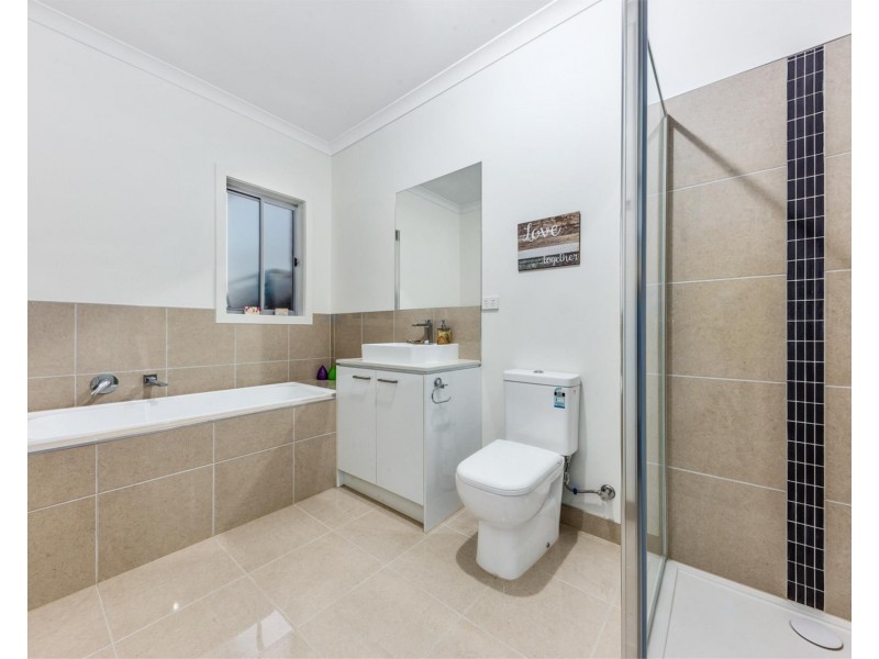 18 Lam Way, Brookfield VIC 3338