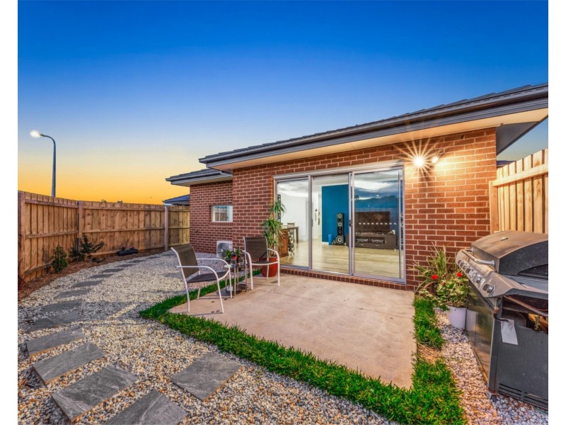 18 Lam Way, Brookfield VIC 3338