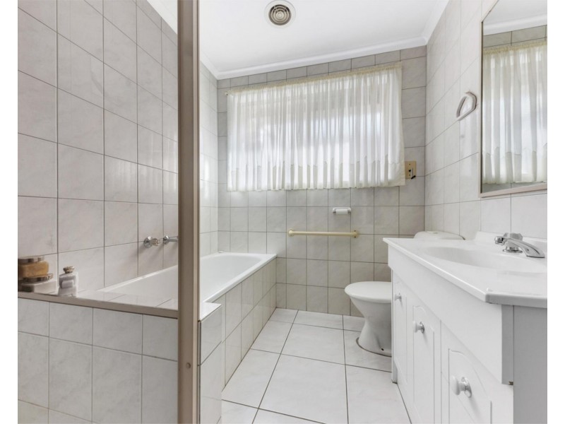 3 Tannaroo Crescent, Delahey VIC 3037