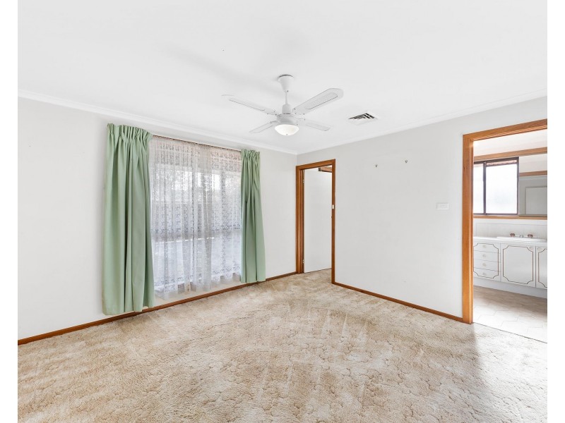 41 Angourie Crescent, Taylors Lakes VIC 3038