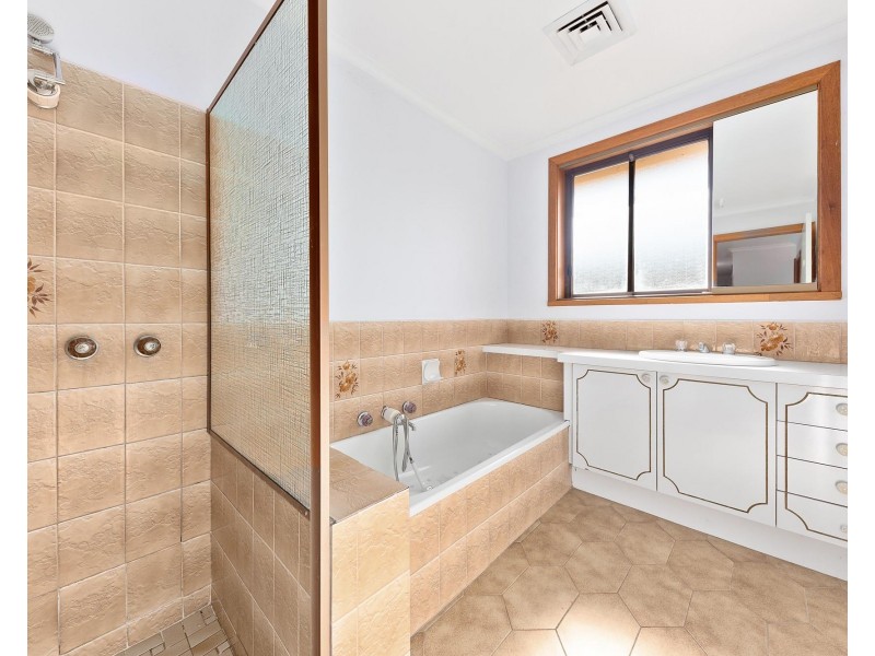 41 Angourie Crescent, Taylors Lakes VIC 3038