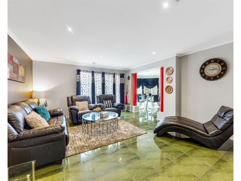 14 Thomson Way, Taylors Hill VIC 3037