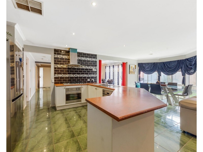 14 Thomson Way, Taylors Hill VIC 3037