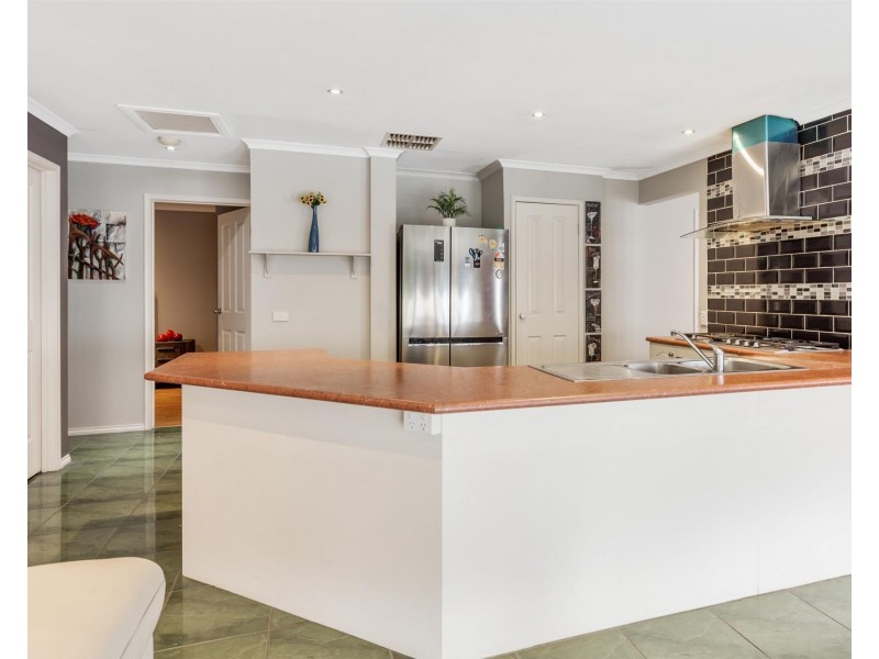 14 Thomson Way, Taylors Hill VIC 3037