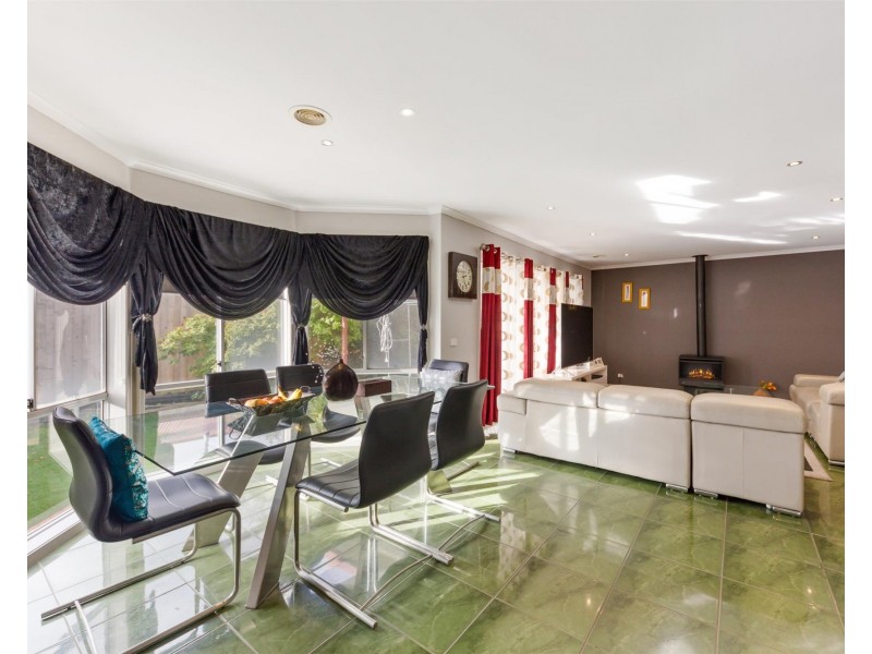 14 Thomson Way, Taylors Hill VIC 3037