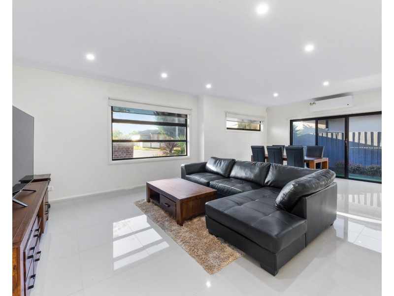 1/7 Lacebark Road, Delahey VIC 3037