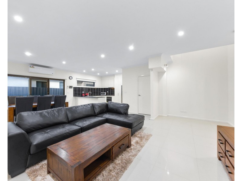 1/7 Lacebark Road, Delahey VIC 3037