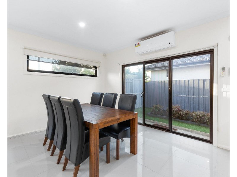 1/7 Lacebark Road, Delahey VIC 3037