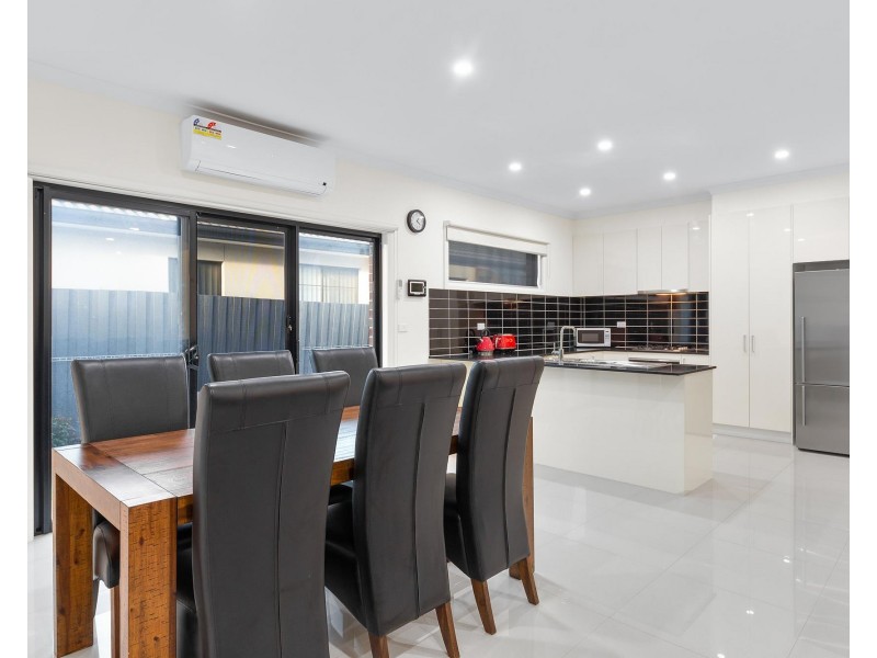 1/7 Lacebark Road, Delahey VIC 3037