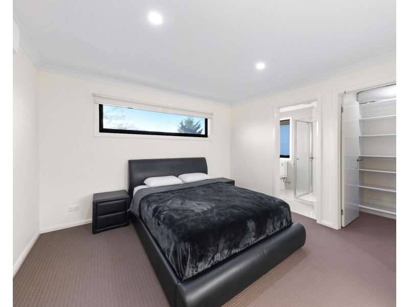 1/7 Lacebark Road, Delahey VIC 3037