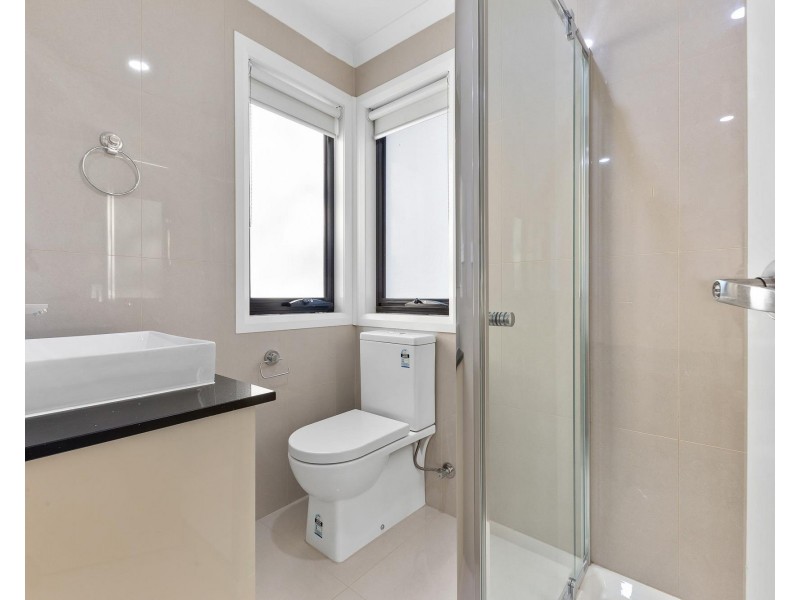 1/7 Lacebark Road, Delahey VIC 3037