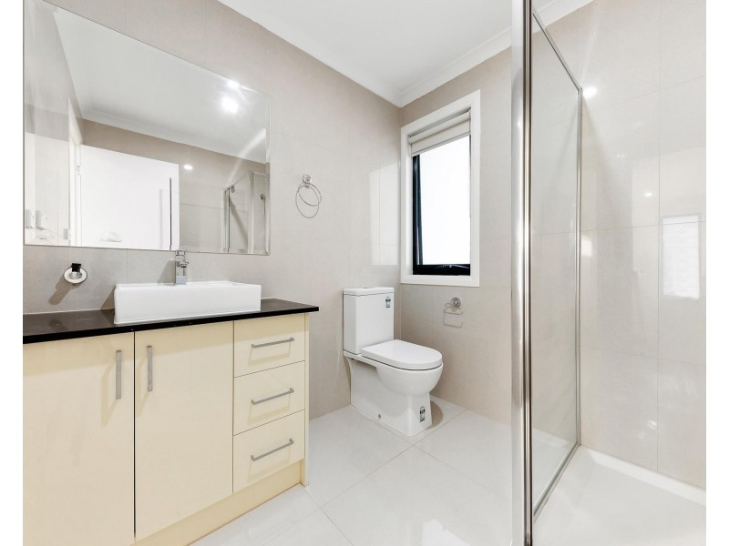 1/7 Lacebark Road, Delahey VIC 3037