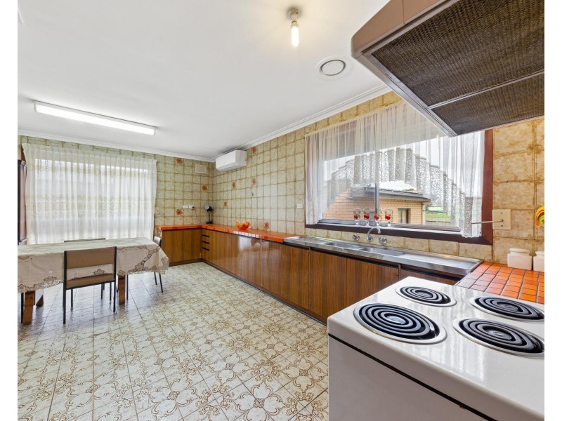 25 Yarmouth Avenue, St Albans VIC 3021