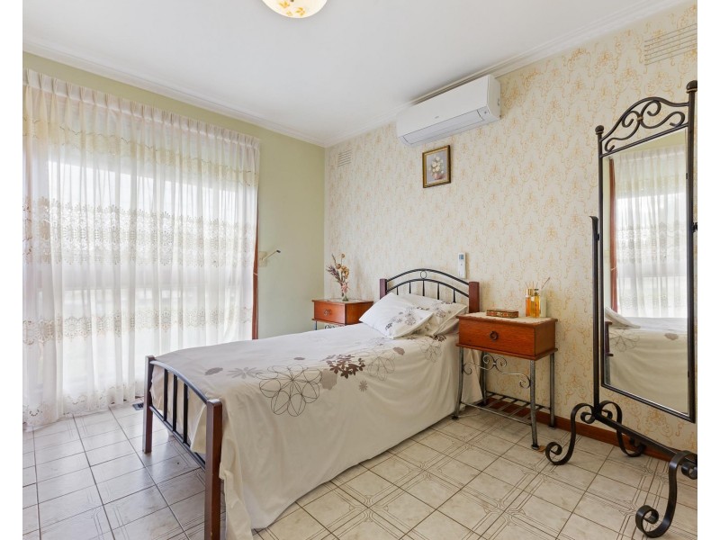 25 Yarmouth Avenue, St Albans VIC 3021