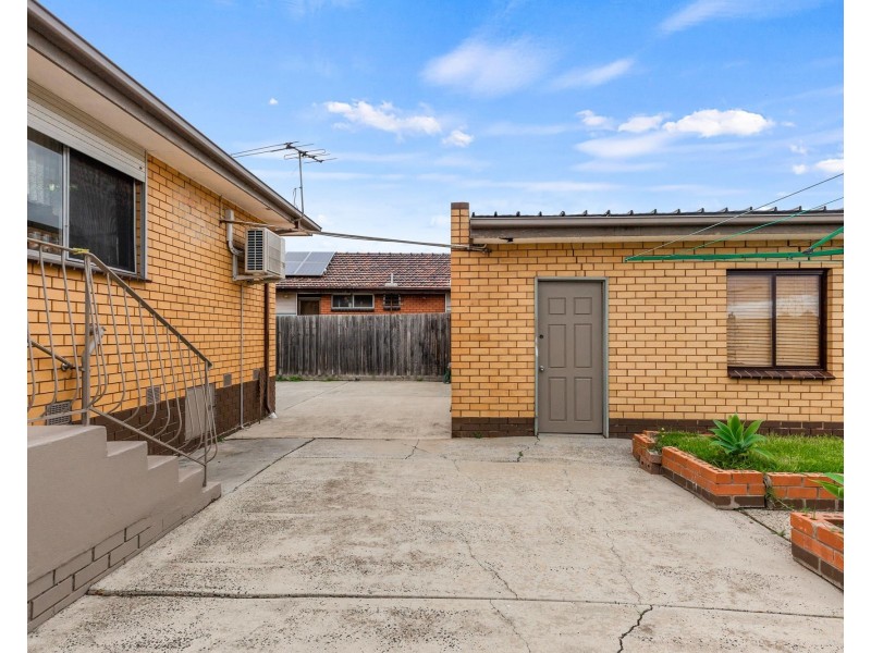 25 Yarmouth Avenue, St Albans VIC 3021